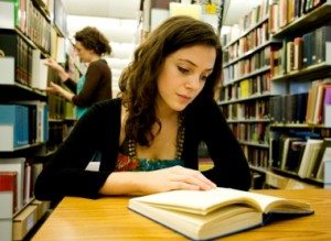 Come sedurre all’università: in biblioteca
