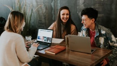 Photo of Come Sedurre In Ufficio: 10 Dritte Per Uscire Con Una Collega Di Lavoro Senza Finire Per Essere Licenziato