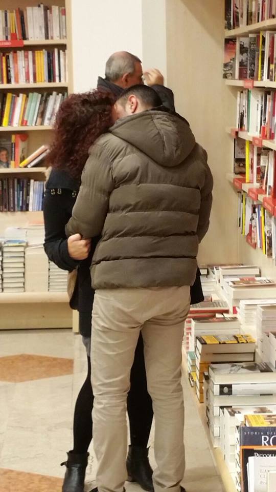 kiss-close in pieno giorno, in libreria e davanti ad altri grazie ai consigli di Steve durante il Residenziale del 18-24 Dicembre a Milano