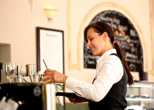 Sapere come conquistare una barista o cameriera è un'abilità che ogni seduttore degno di questo nome dovrebbe possedere..