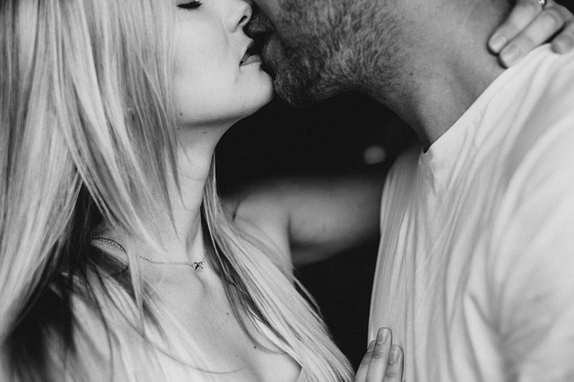 Un bel bacio passionale è apprezzato da qualsiasi donna..