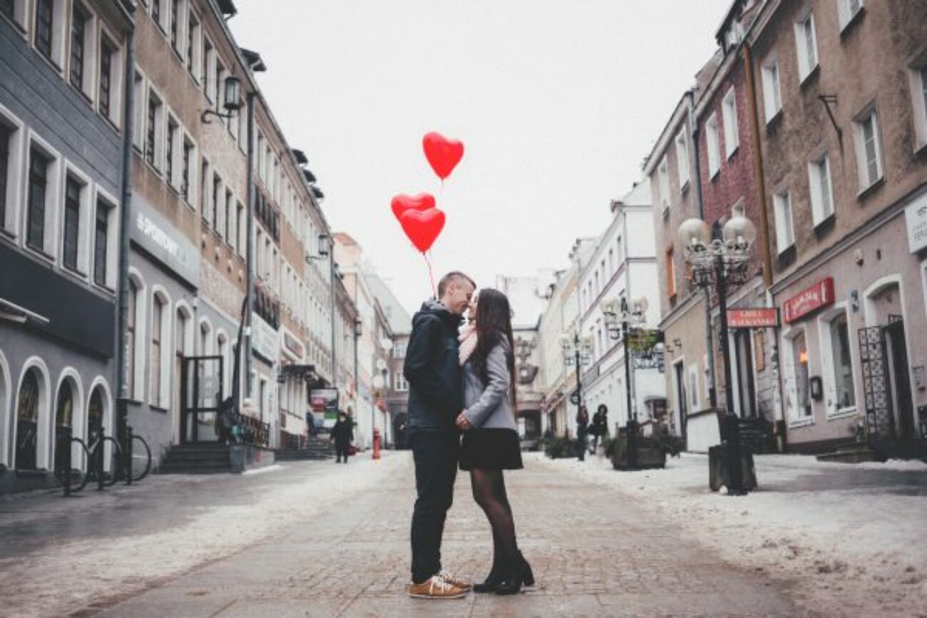 Photo of Alle Donne Piace Un Uomo Romantico? Sì, ma NON quando pensi TU..